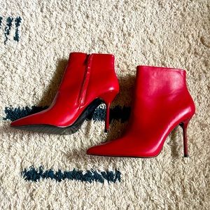Blondie-esq red boots , brand new, Soren once for a photo shoot. ❤️❤️❤️